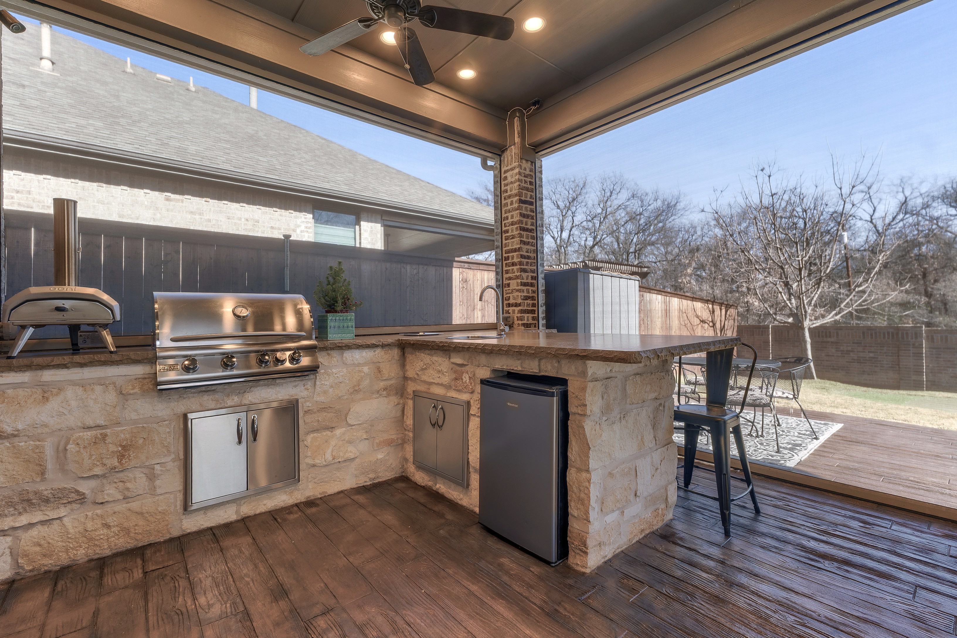 Outdoor kitchen