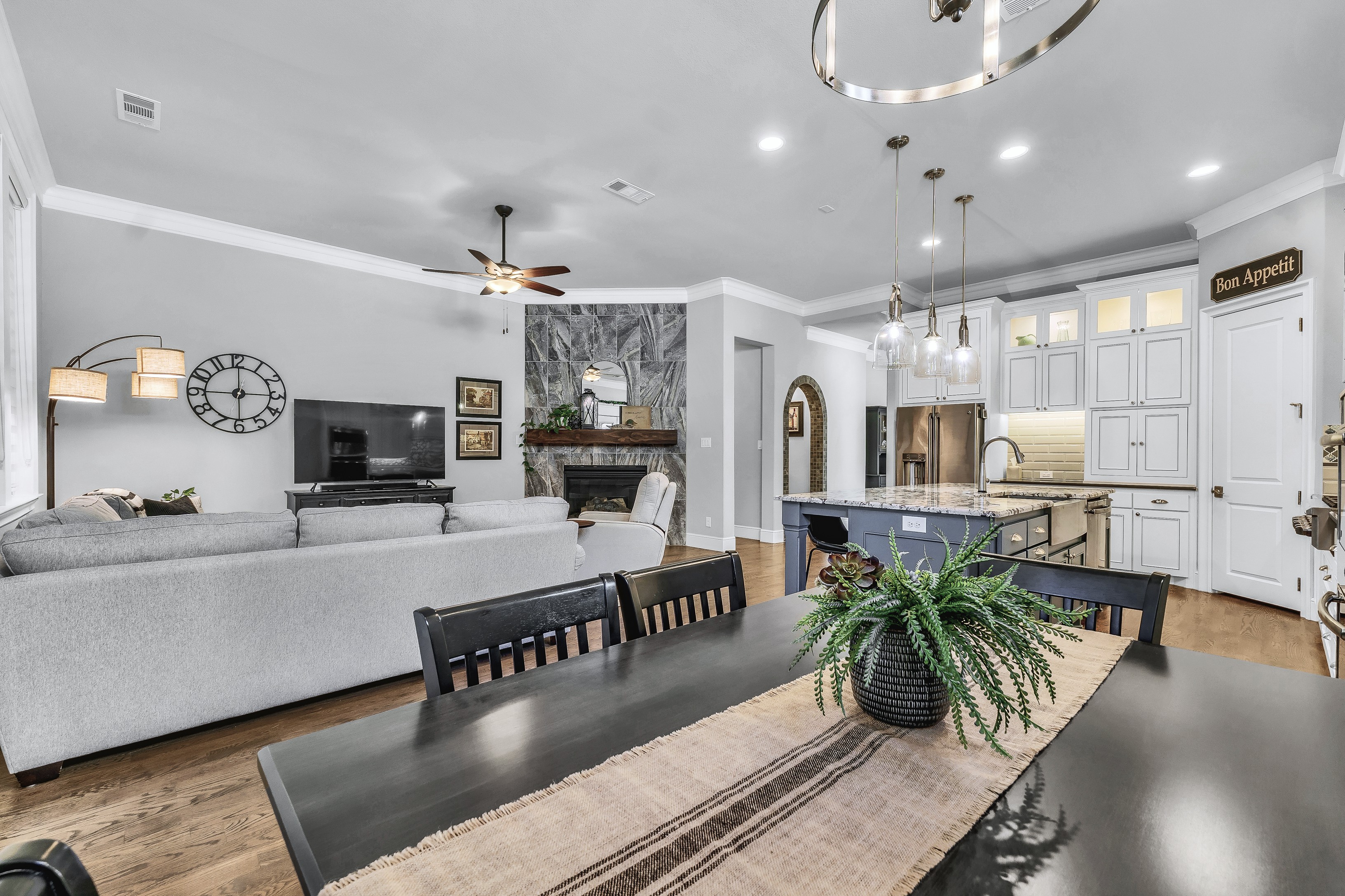 Living room with natural light and refined finishes